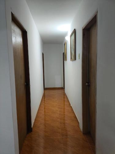 Cerca de la Coromoto hasta 6 viajeros a 7 minutos del puente sobre el lago in Maracaibo