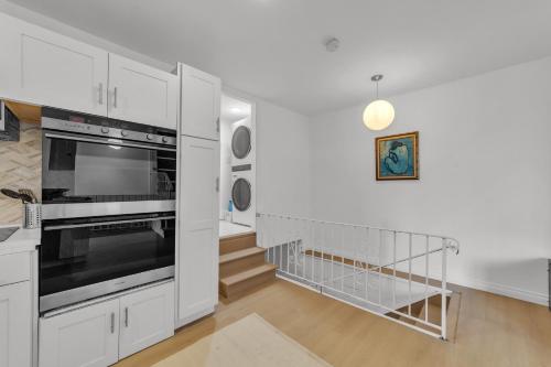 Spectacular Luxury Penthouse with NYC skyline view- 10 minutes to NYC in วีฮอว์เคน (NJ)