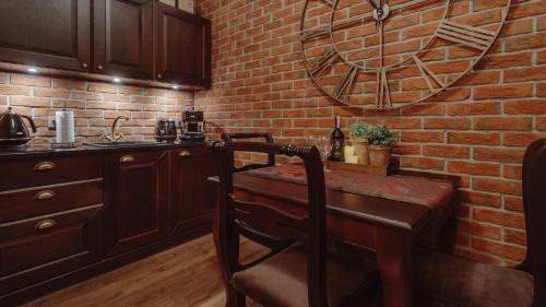 Main Street Apartments - image 4