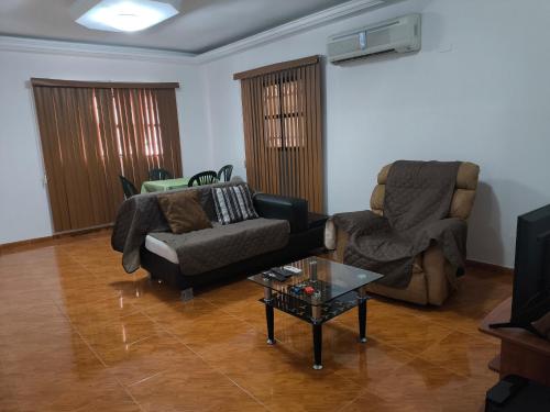 Facilities, Cerca de la Coromoto hasta 6 viajeros a 7 minutos del puente sobre el lago in Maracaibo