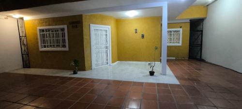 Cerca de la Coromoto hasta 6 viajeros a 7 minutos del puente sobre el lago in Maracaibo