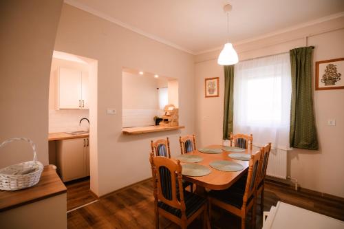Kitchen, Zselici Csillagvirag Vendeghaz in Szenna