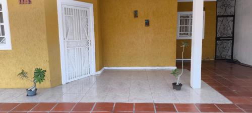 Cerca de la Coromoto hasta 6 viajeros a 7 minutos del puente sobre el lago in Maracaibo