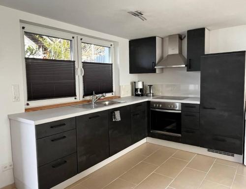 廚房, 4 Personen, Seesicht, Terrasse, ruhig, Gartensitzplatz in 貝肯雷特