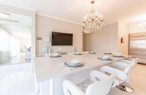 Spectacular Luxury Penthouse with NYC skyline view- 10 minutes to NYC in วีฮอว์เคน (NJ)
