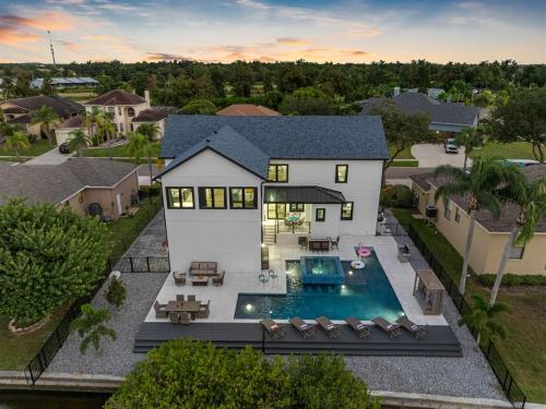 2 Million Villa Heated Pool w Luxury Spa 6BR & 6BR Waterfront by Canal in Apollo Beach