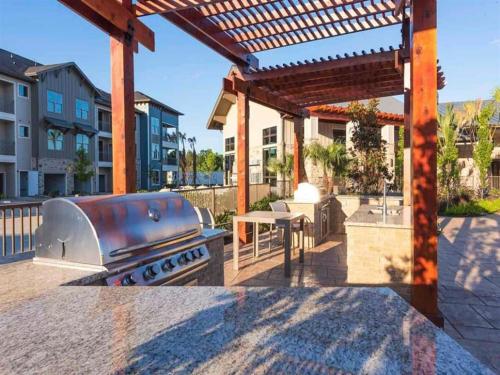 Facilities, Landing Spectacular 2BD Gym in Porter