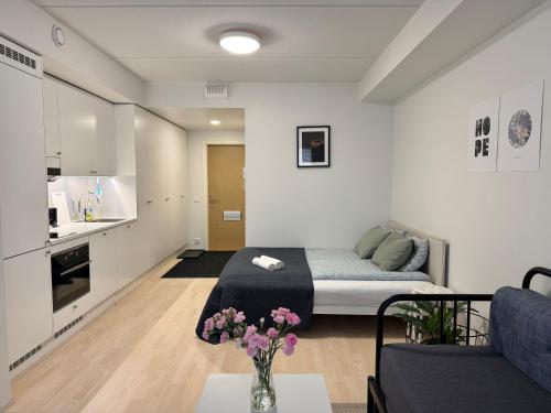 Easy Stay Rooms & Apartments near Airport 1