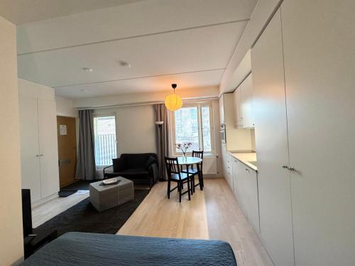 Easy Stay Rooms & Apartments near Airport 3