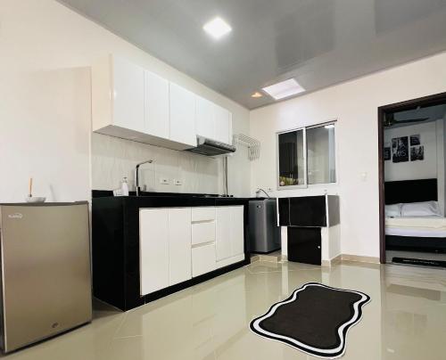 Moderno apartaestudio amoblado con parqueadero