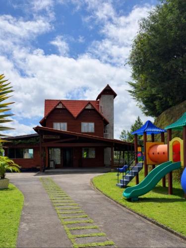 Bela Vista Chalet - inside China Park Eco Resort in Marechal Floriano