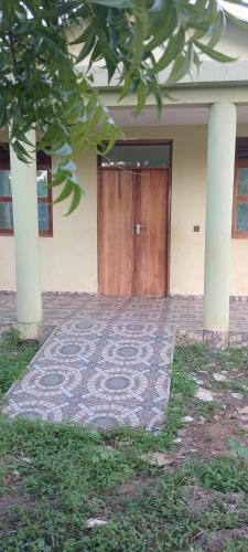 Perfect Backpacker Spot in Shimoni