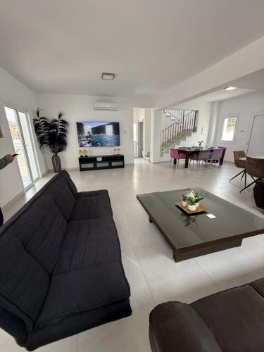 Villa Artemis - 150m from Kapparis Beach in Paralimni