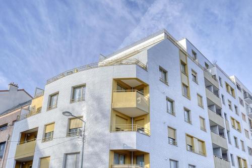 Exterior view, Escale boheme chic - 7 min to Paris Gare de Lyon - Secure Private parking in Alfortville