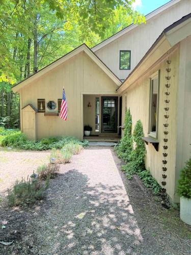 A szálláshely kívülről, Eastman Home with Hot Tub & 3BR 6 Beds in Enfield (NH)