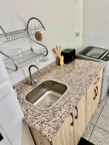 2 bedroom apartment Wifi & family only married in Quartier El Mansour