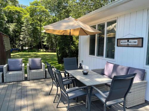 Poppys Hampton House:Large Yard,Beach,Newly Renovated in Hampton Bays, USA