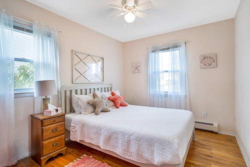 Poppy's Hampton House:Large YardBeachNewly Renovated - image 2