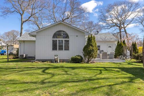 Poppy's Hampton House:Large YardBeachNewly Renovated - image 13