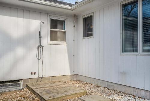 Poppy's Hampton House:Large YardBeachNewly Renovated - image 7