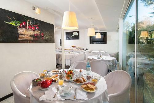 . Hotel Mediterraneo
