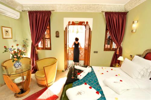 room detail thumbnail 2