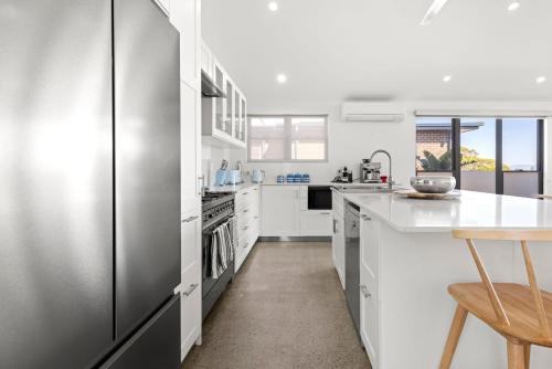 Pelican Retreat - Pet Friendly - Absolute Waterfront in Orient Point