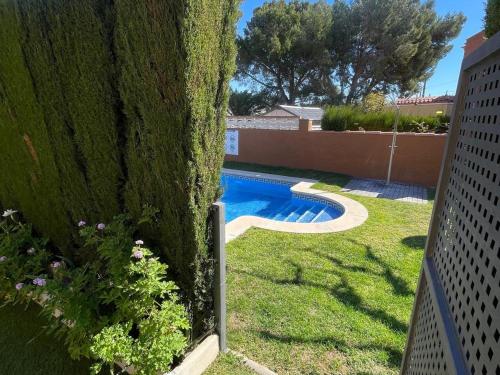 Casa Familiar con Piscina en Zona Tranquila de Miami Playa - ES-9-153 in Montroig