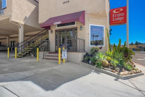Econo Lodge Inn & Suites Fallbrook Downtown - image 43