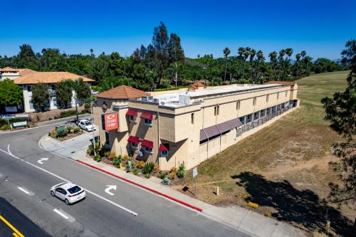 Econo Lodge Inn & Suites Fallbrook Downtown - image 39