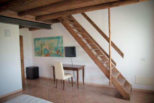 Double or Twin Room image 10