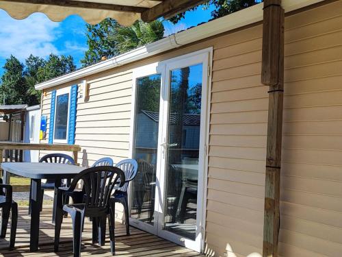 Mobil-home climatisé, animaux OK - 6 pers. - API-1-52-2205