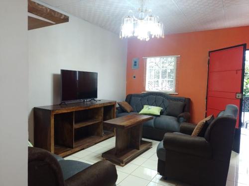 Abril hospedaje in Los Naranjos