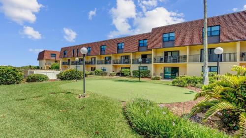 Cocoa Beach Club - image 35