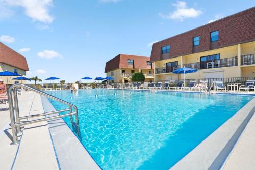 Cocoa Beach Club - image 39