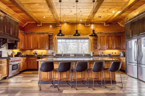 Tennessee Whiskey Indoor Pool Amazing Views Theater Room Hot Tub 5 Star Luxury! - image 14