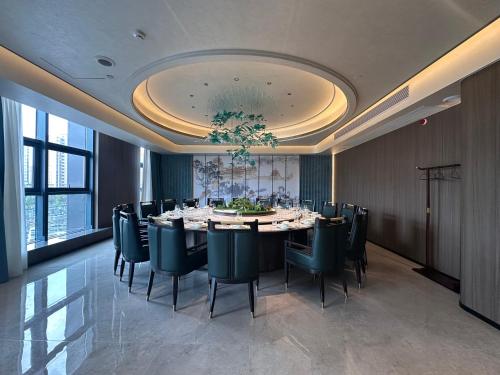 Restaurant, Hilton Garden Inn Ningguo Chengxi Lake in Ningguo