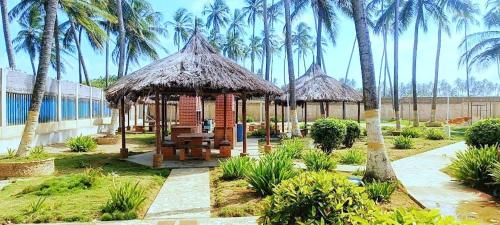 En el camino de la felicidad ,Tucacas con playa privada complejo de agua salobre , 2 habitaciones ,  in Boca de Aroa