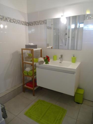 Shower, Charmant Studio Vue Mer Village Soleil in Baimbridge