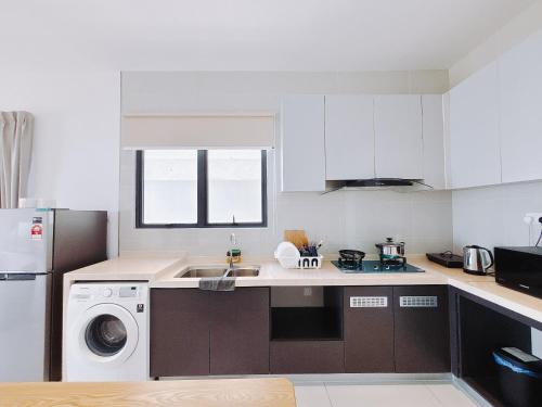 Kitchen, Seafront Country Garden Danga Bay by Lions Bay in Danga Bay