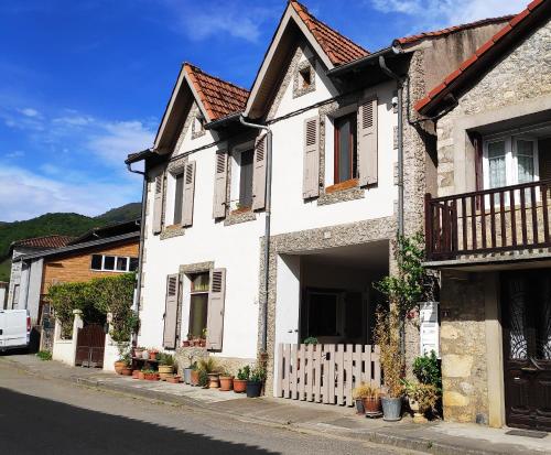 Grande Maison De Village Cazavet – khách sạn tại Lacave
