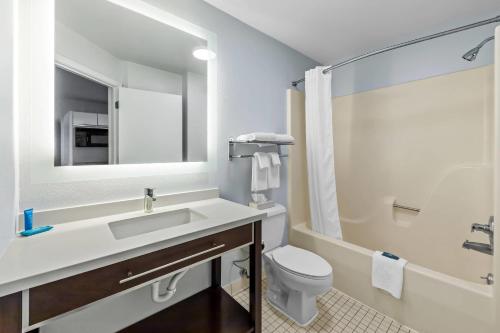 MainStay Suites Cincinnati Blue Ash - image 42