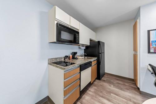 MainStay Suites Cincinnati Blue Ash - image 40