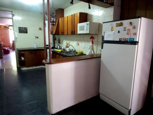 Kitchen, Hostel Otro Mundo in Godoy Cruz