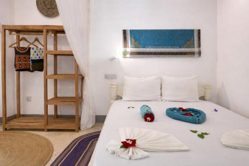 1 double bed, 2 twin beds