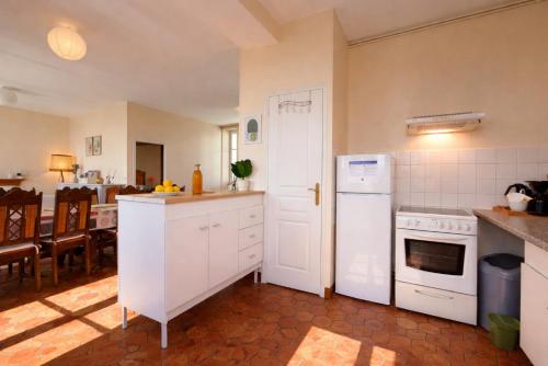 Gîte de charme • 3 ch • jardin • barbecue (Gite de charme • 3 ch • jardin • barbecue) in Moulins-la-Marche
