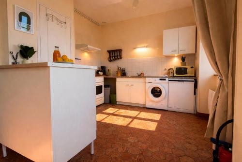 Gîte de charme • 3 ch • jardin • barbecue (Gite de charme • 3 ch • jardin • barbecue) in Moulins-la-Marche