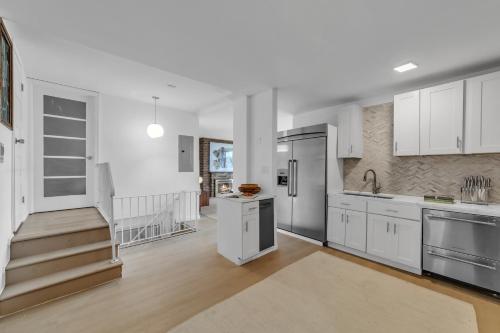 Spectacular Luxury Penthouse with NYC skyline view- 10 minutes to NYC in วีฮอว์เคน (NJ)