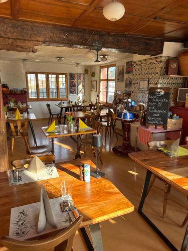 Hotel Restaurant Pizzeria Rotes Haus in Munsterlingen