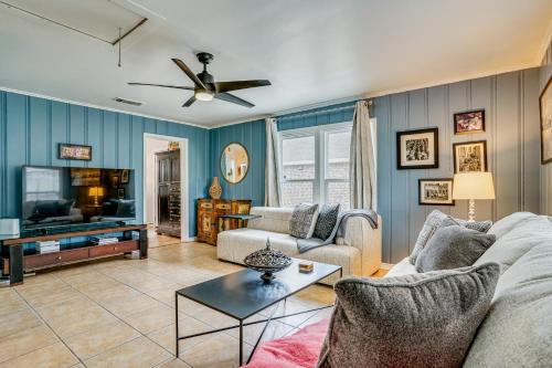 Family + Pet Friendly: Fort Worth Home Near TCU! – khách sạn tại Haltom